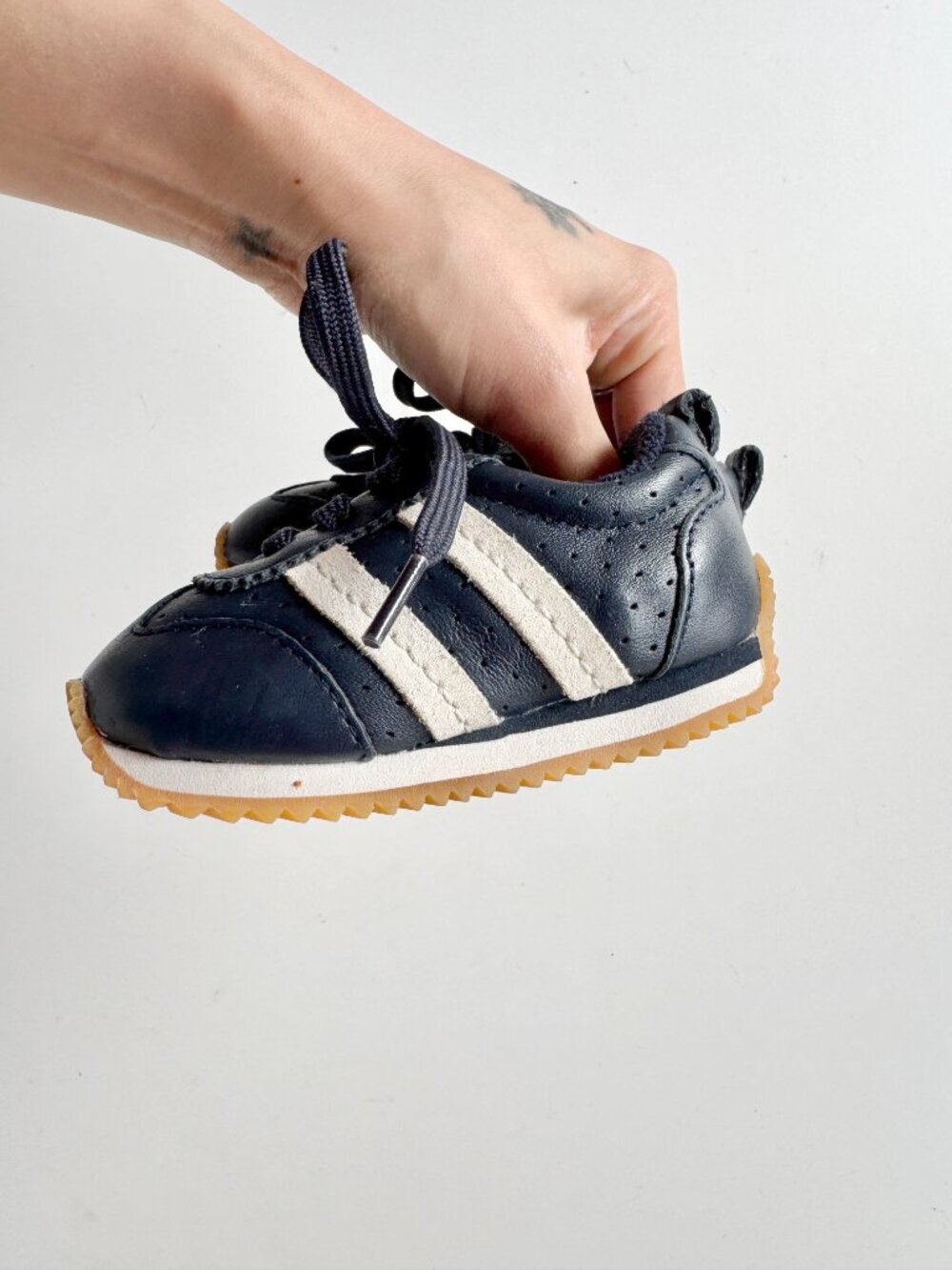 Kids' BABY GAP Navy Blue Leather White Striped Sneakers, Size 5 - Picture 6 of 11